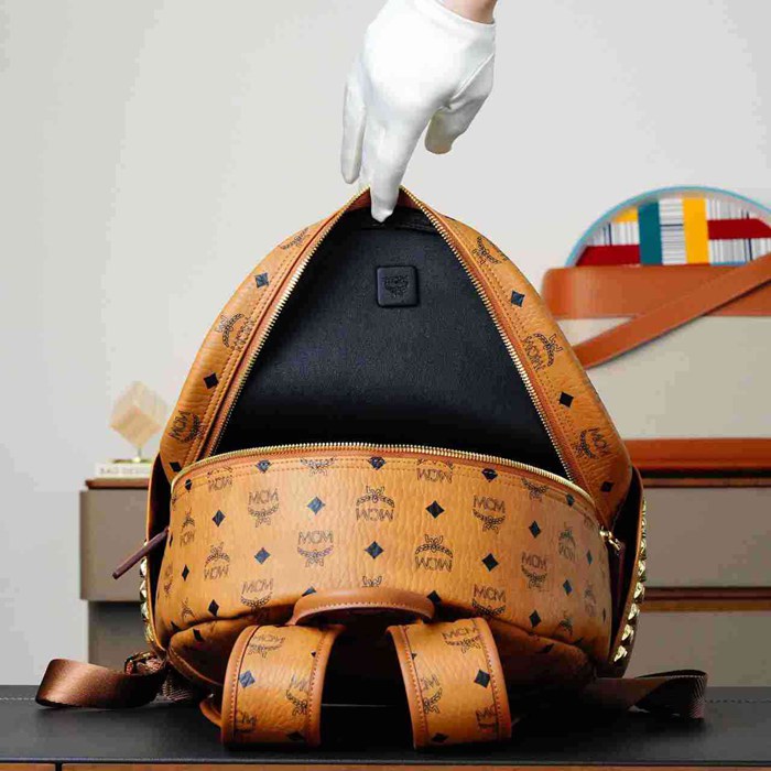 MCM スターク 実撮りコニャック ミディアム クラシックモノグラム コニャック MMKAAVE09CO001 サイズ:41x33.5x15.5cm