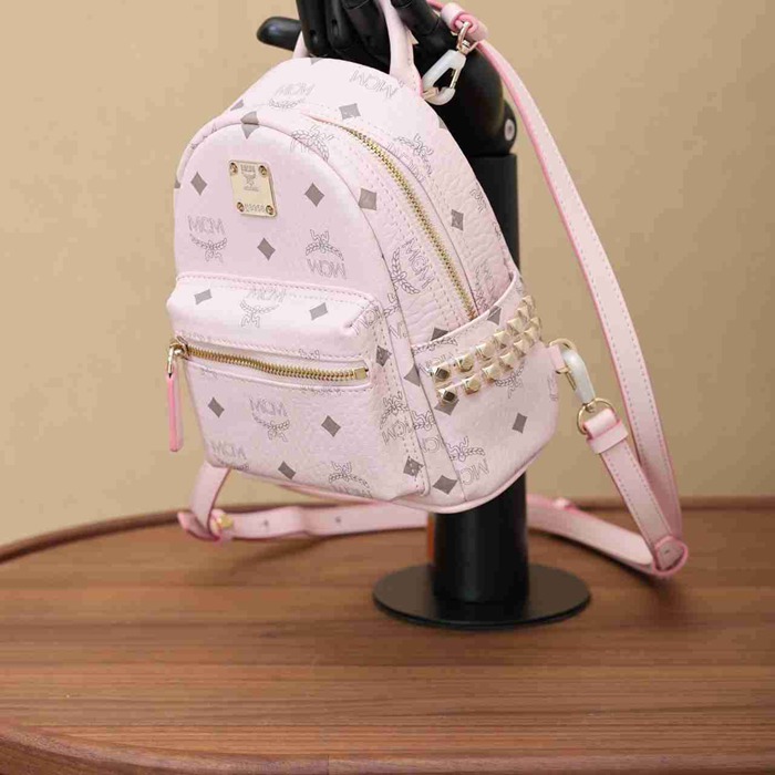 MCM スターク ライトミストピンク Xミニ クラシックモノグラム ピンク MMK6SVE92CO001 サイズ:21x17.5x10cm