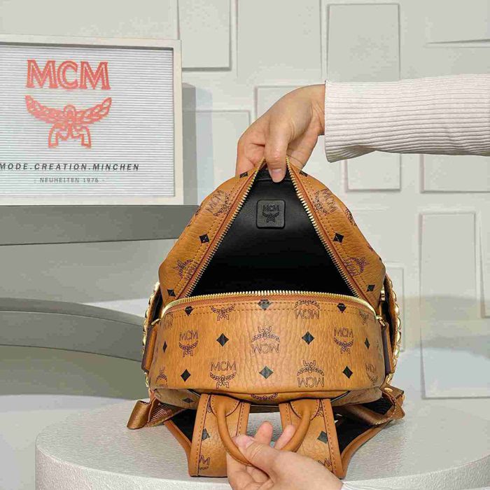 MCM スターク アップグレードコニャック スモール クラシックモノグラム コニャック MMK6SVE37CO001 サイズ:33x26x13cm