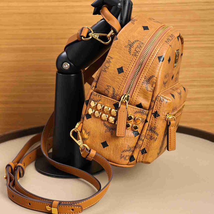 MCM スターク Xミニ スタッズ リュック クラシックモノグラム コニャック MMK6SVE92CO001 サイズ:21x17.5x10cm