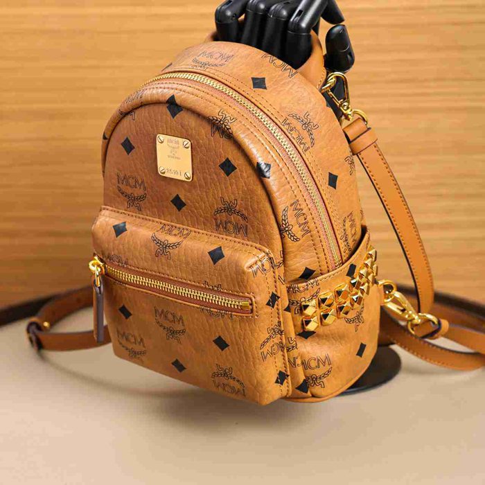 MCM スターク Xミニ スタッズ リュック クラシックモノグラム コニャック MMK6SVE92CO001 サイズ:21x17.5x10cm