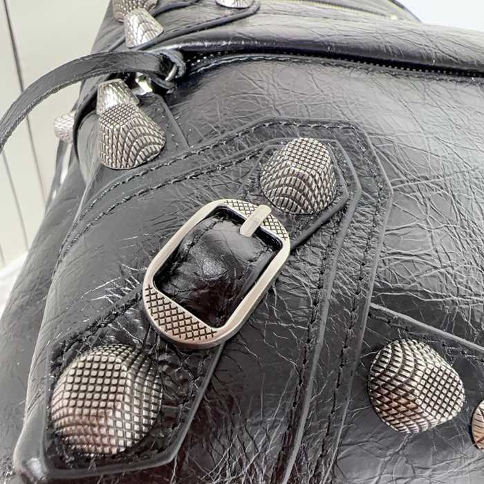 Balenciaga ルカゴール スタッズ リュック オールレザー ブラック 188010 サイズ:46x35x18cm