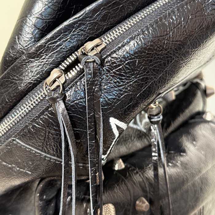 Balenciaga ルカゴール グラフィティ スタッズ リュック オールレザー ブラック 188024 サイズ:46x35x18cm