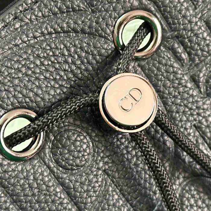 Dior ディオールデイリー フラップ リュック オールレザー ブラック 1ESBA231LLG_93928 サイズ:41.5x30.5x15.5cm