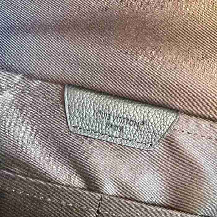 Louis Vuitton ディスカバリー カルゴ リュック モノグラム ブラック M26765 サイズ:39x30x19cm