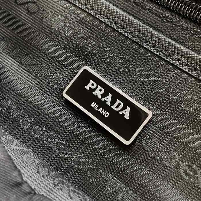 Prada ナイロン リュック ナイロン ブラック 1BZ811 サイズ:32x30x15cm