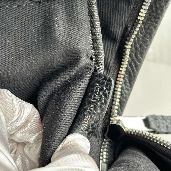 Burberry 最新作 シャーリングカーフスキン リュック オールレザー ブラック 891173 サイズ:40x29x15cm