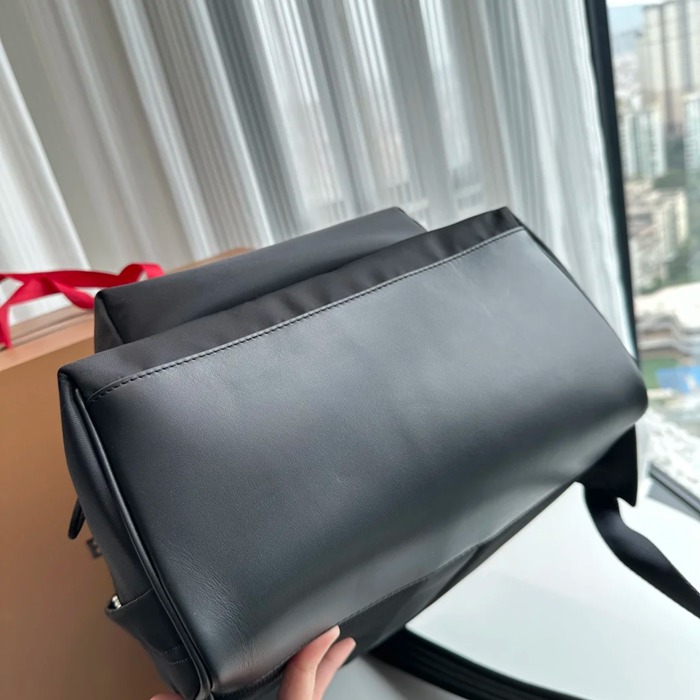 Burberry ヴィンテージタータンチェック ナイロン リュック タータンチェック ブラウン 1091 サイズ:42.5x30.5x14.5cm