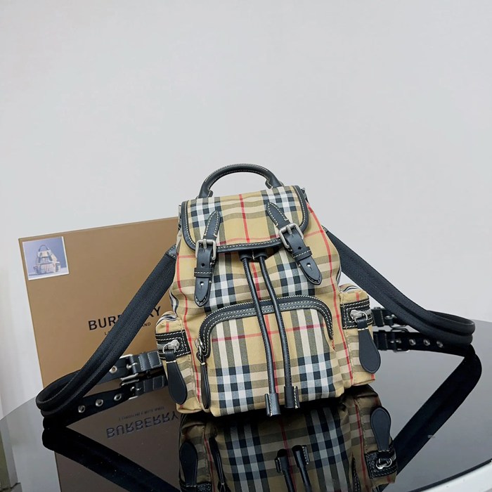 Burberry 3WAY リュック ナイロン ブラック 9701 サイズ:26x16cm