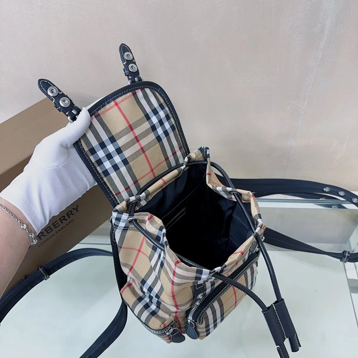 Burberry 3WAY リュック ナイロン ブラック 9701 サイズ:26x16cm