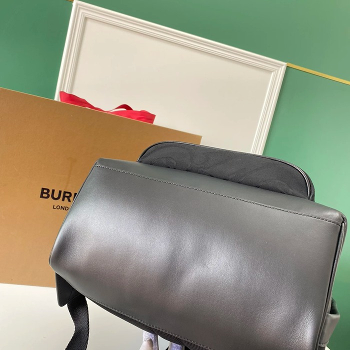 Burberry 最新 リュック タータンチェック ブラウン 5491 サイズ:42.5x30.5x14.5cm