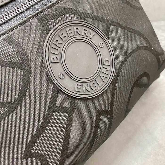 Burberry リュック ロゴジャガード カラフル 1095 サイズ:42.5x30.5x14.5cm