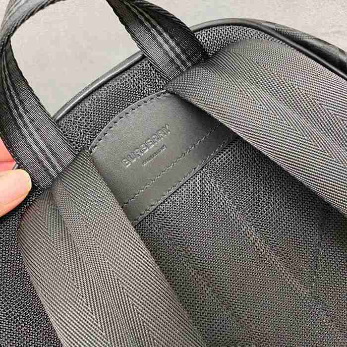 Burberry リュック ロゴジャガード カラフル 1095 サイズ:42.5x30.5x14.5cm