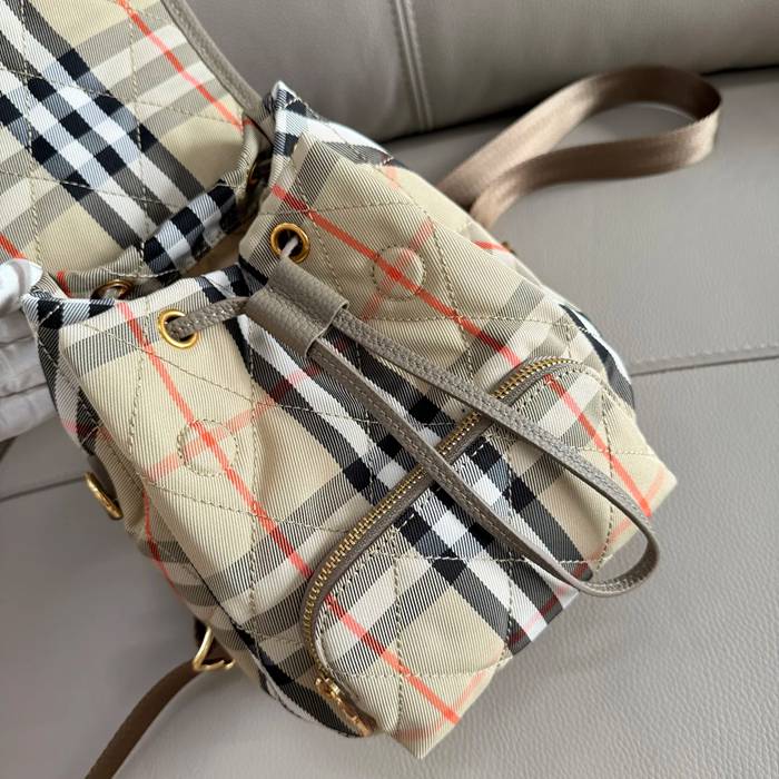 Burberry ホースシュー キルティングナイロン リュック タータンチェック サンド 3961 サイズ:34.5x21x13cm