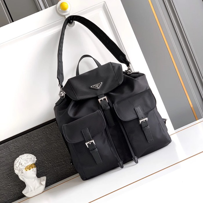 Prada ナイロン リュック ナイロン ブラック 2VH110 サイズ:39x34x15cm