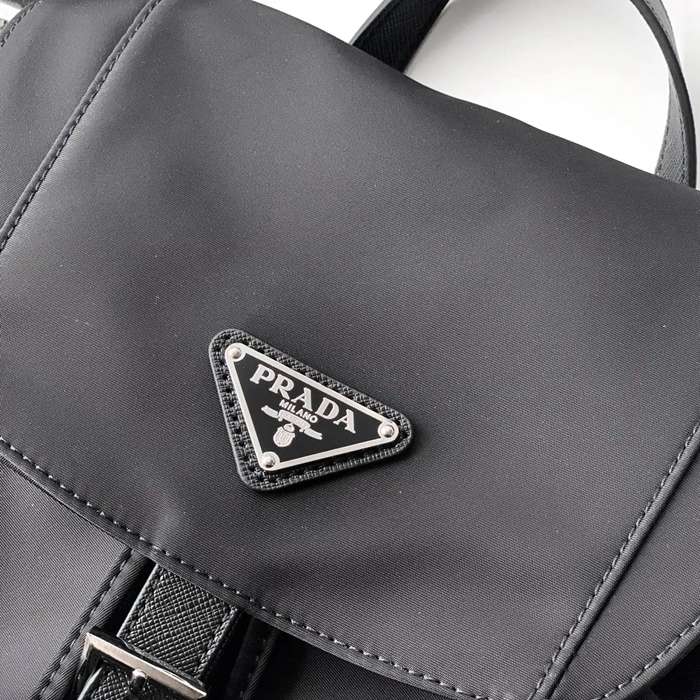 Prada ナイロン リュック ナイロン ブラック 2VH110 サイズ:39x34x15cm