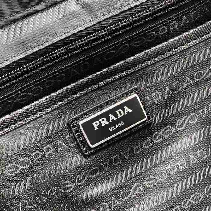 Prada ナイロン リュック ナイロン ブラック 2VH110 サイズ:39x34x15cm