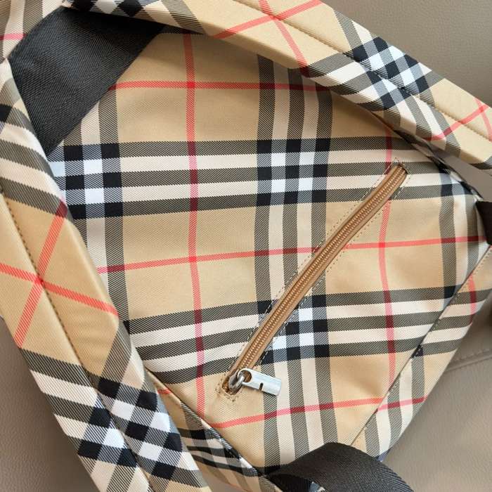 Burberry 最新タータンチェック リュック タータンチェック サンド 4831 サイズ:40x27x17cm