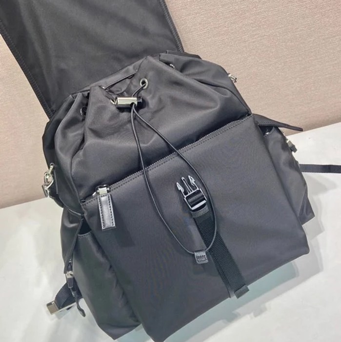 Prada クラシック ナイロン ショルダーストラップ ナイロン ブラック 2VZ118 サイズ:39x37x20cm
