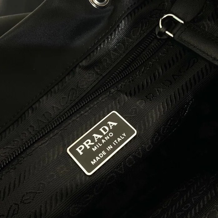 Prada ヴィンテージ リュック ナイロン ブラック 1BZ832 サイズ:29x27x13.5cm