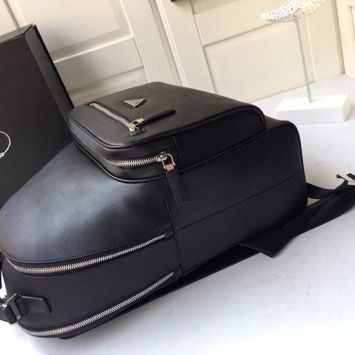 Prada 新作 リュック サフィアーノレザー ブラック 2VZ032 サイズ:39.5x27x16cm