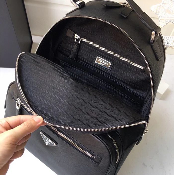 Prada 新作 リュック サフィアーノレザー ブラック 2VZ032 サイズ:39.5x27x16cm