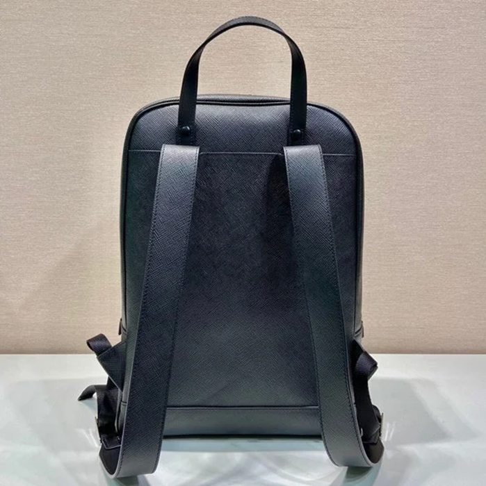 Prada 新作 リュック サフィアーノレザー ブラック 2VZ102 サイズ:43x30x12.5cm