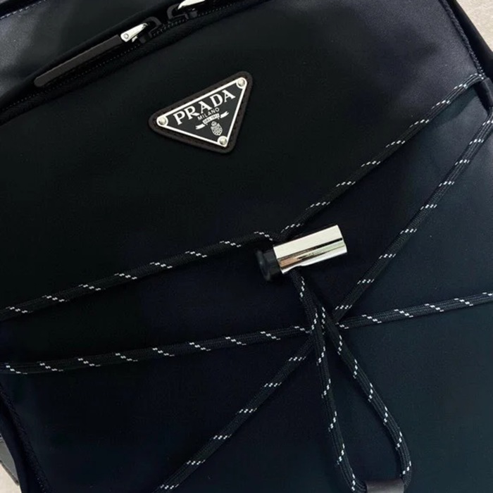 Prada リュック ナイロン ブラック 2VZ122 サイズ:42x29x14cm