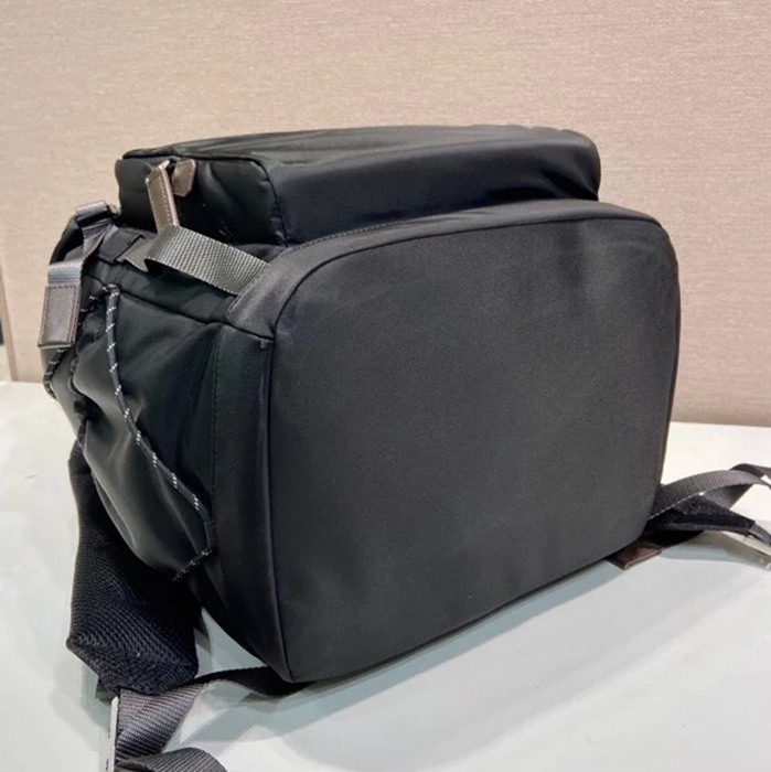 Prada 登山 リュック ナイロン ブラック 2VZ123 サイズ:46x28x22cm