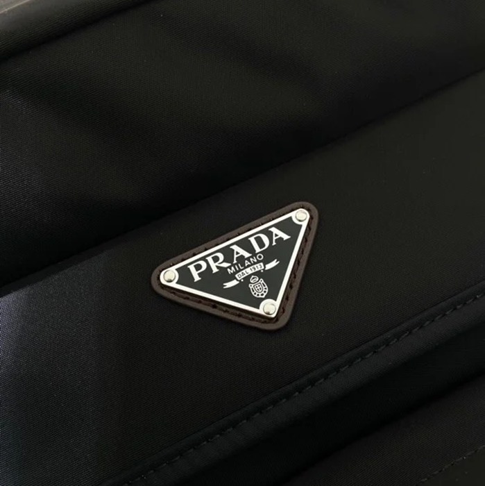 Prada 登山 リュック ナイロン ブラック 2VZ123 サイズ:46x28x22cm