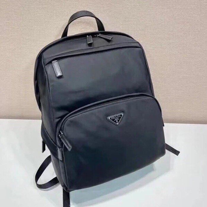Prada 新作 リュック ナイロン ブラック 2VZ104 サイズ:39x30x15cm