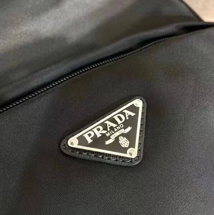 Prada 新作 リュック ナイロン ブラック 2VZ104 サイズ:39x30x15cm