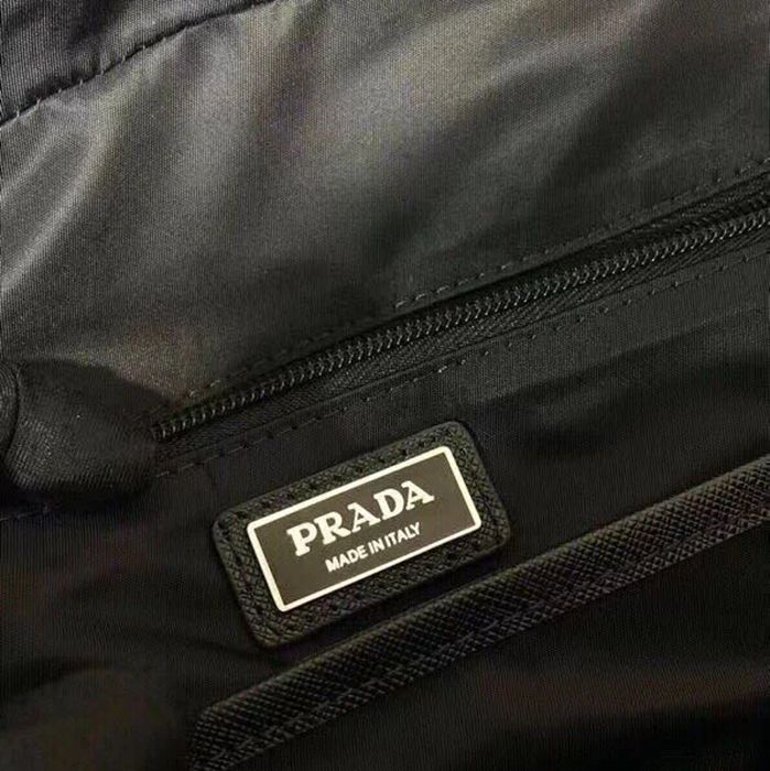 Prada 新作 リュック ナイロン ブラック 2VZ104 サイズ:39x30x15cm