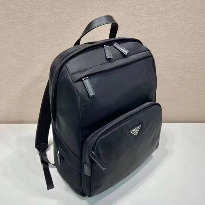 Prada 新作 リュック ナイロン ブラック 2VZ104 サイズ:39x30x15cm