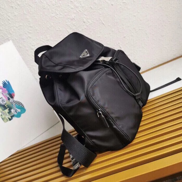 Prada リュック サフィアーノレザー ブラック 1BZ070 サイズ:32x30x16cm
