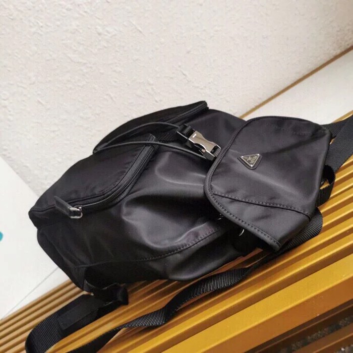 Prada リュック サフィアーノレザー ブラック 1BZ070 サイズ:32x30x16cm