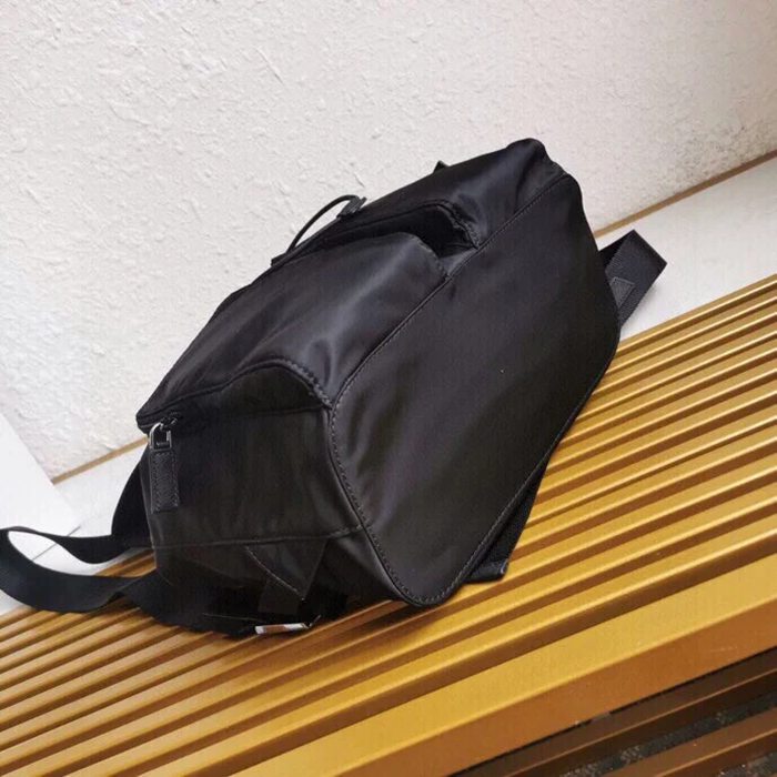 Prada リュック サフィアーノレザー ブラック 1BZ070 サイズ:32x30x16cm