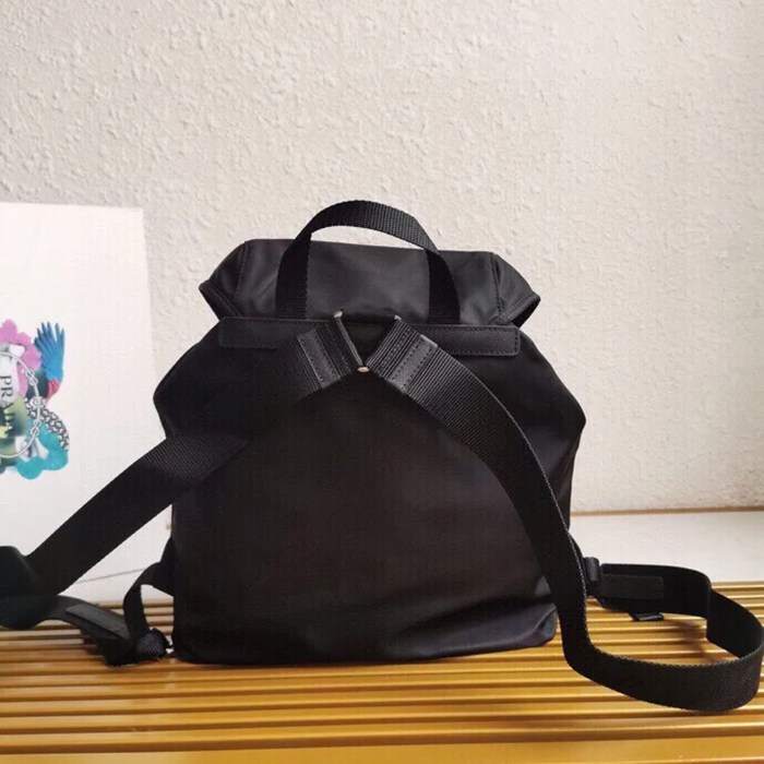 Prada リュック サフィアーノレザー ブラック 1BZ070 サイズ:32x30x16cm