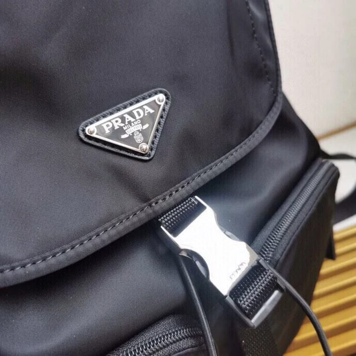 Prada リュック サフィアーノレザー ブラック 1BZ070 サイズ:32x30x16cm