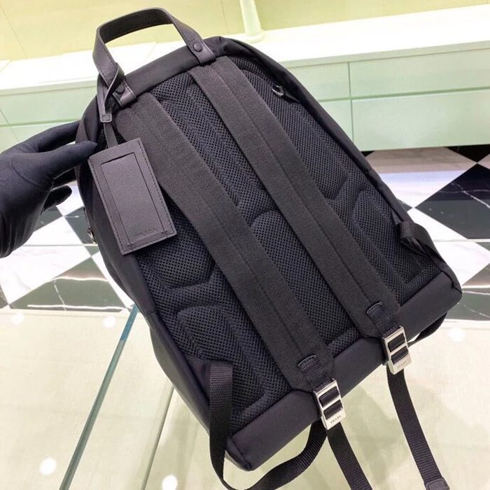 Prada リュック パラシュート生地 ナイロン ブラック 2VZ066 サイズ:40x29x17cm