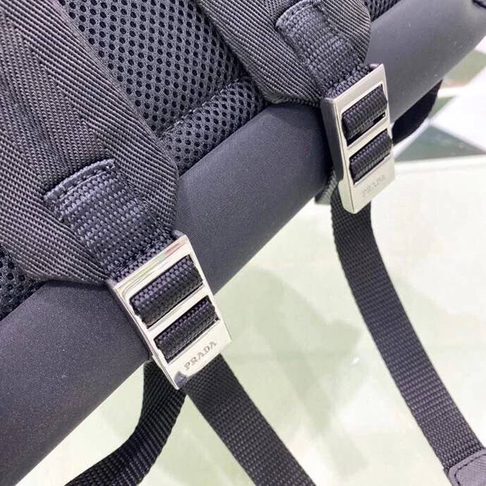 Prada リュック パラシュート生地 ナイロン ブラック 2VZ066 サイズ:40x29x17cm