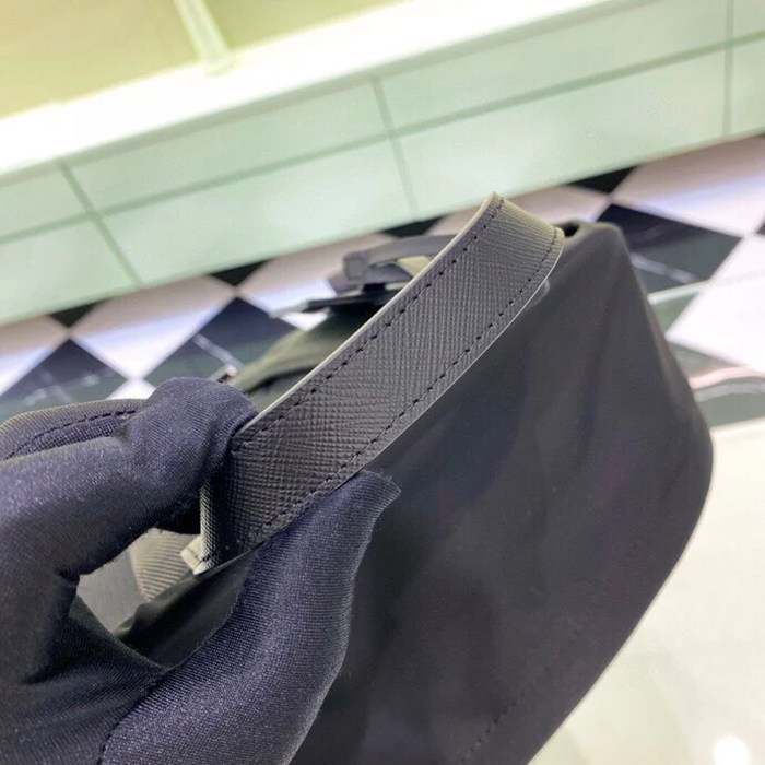 Prada リュック パラシュート生地 ナイロン ブラック 2VZ066 サイズ:40x29x17cm