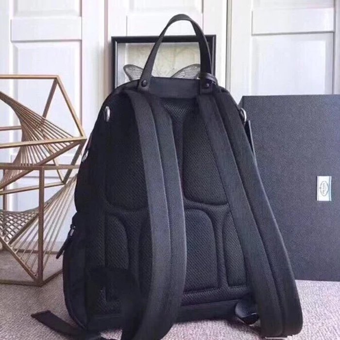 Prada リュック パラシュート生地 ナイロン ブラック 2VZ025 サイズ:40x29x17cm