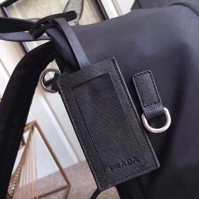 Prada リュック パラシュート生地 ナイロン ブラック 2VZ025 サイズ:40x29x17cm