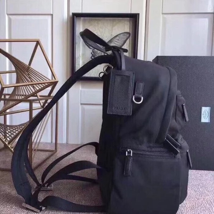 Prada リュック パラシュート生地 ナイロン ブラック 2VZ025 サイズ:40x29x17cm