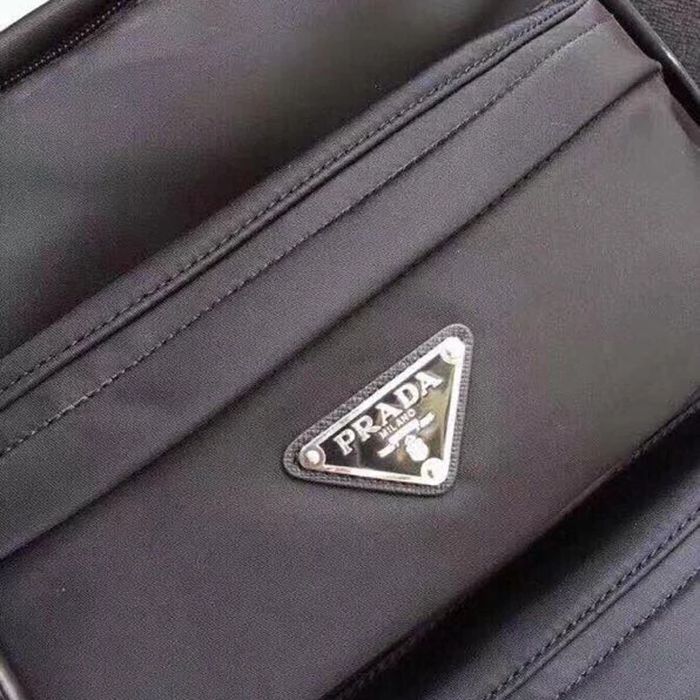 Prada リュック パラシュート生地 ナイロン ブラック 2VZ025 サイズ:40x29x17cm