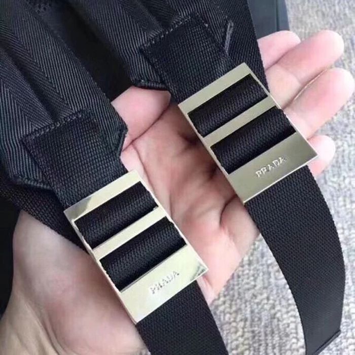 Prada リュック パラシュート生地 ナイロン ブラック 2VZ025 サイズ:40x29x17cm