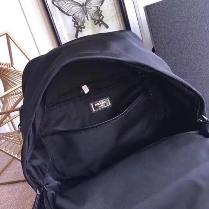Prada リュック パラシュート生地 ナイロン ブラック 2VZ025 サイズ:40x29x17cm