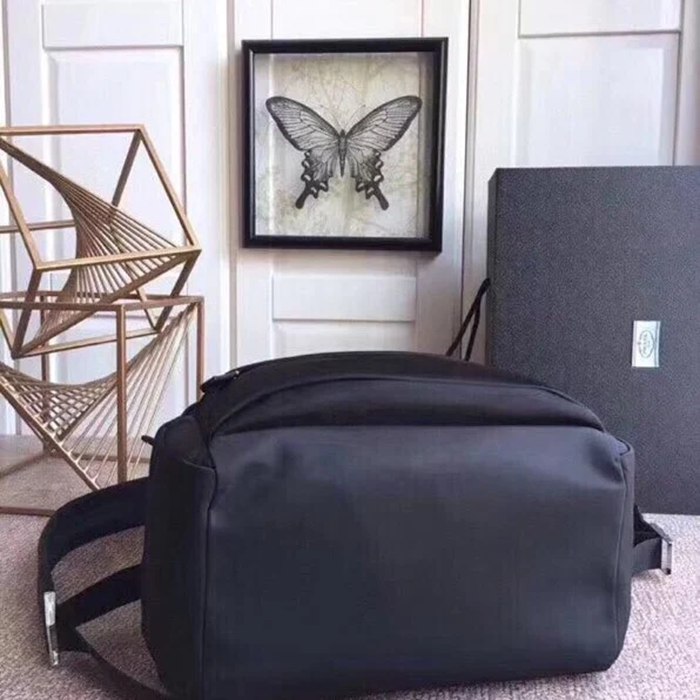 Prada リュック パラシュート生地 ナイロン ブラック 2VZ025 サイズ:40x29x17cm