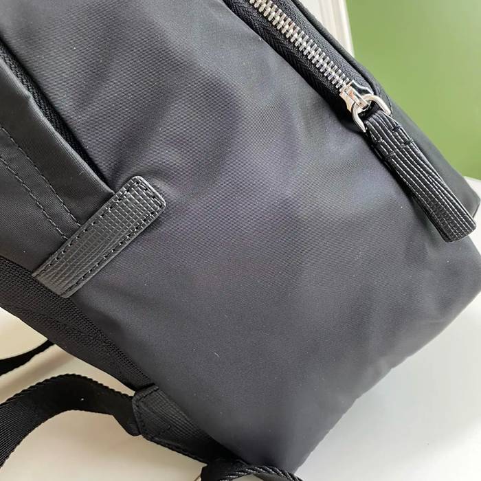 Burberry クラシックタータンチェック ショルダーストラップ リュック タータンチェック ブラウン 8911 サイズ:40x29x15cm